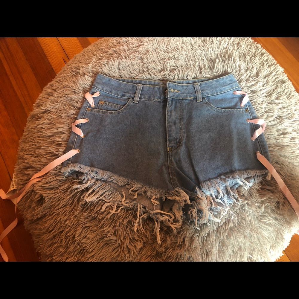 denim shorts with ribbon